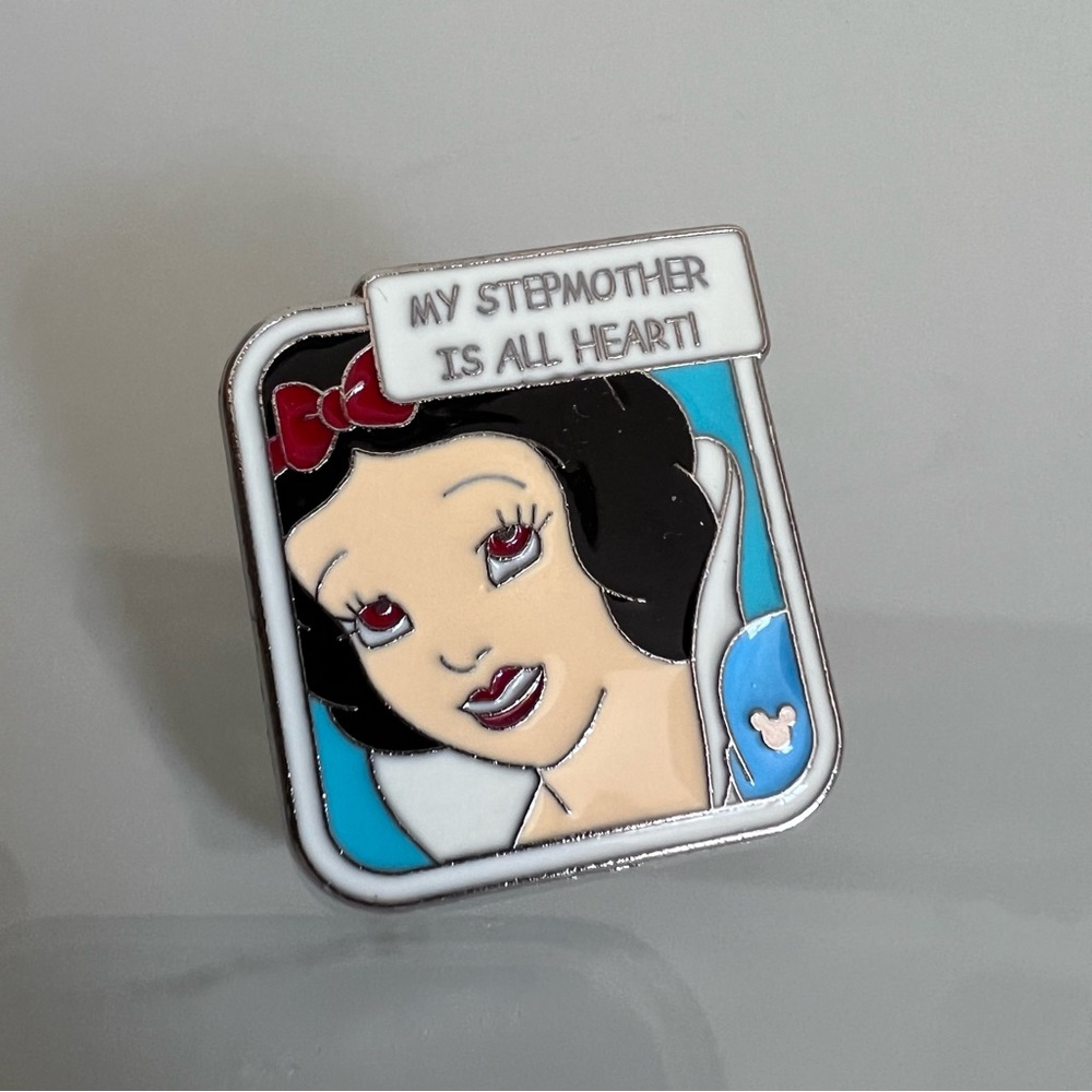 DISNEY Snow White Stepmother Enamel Pin - NWOT